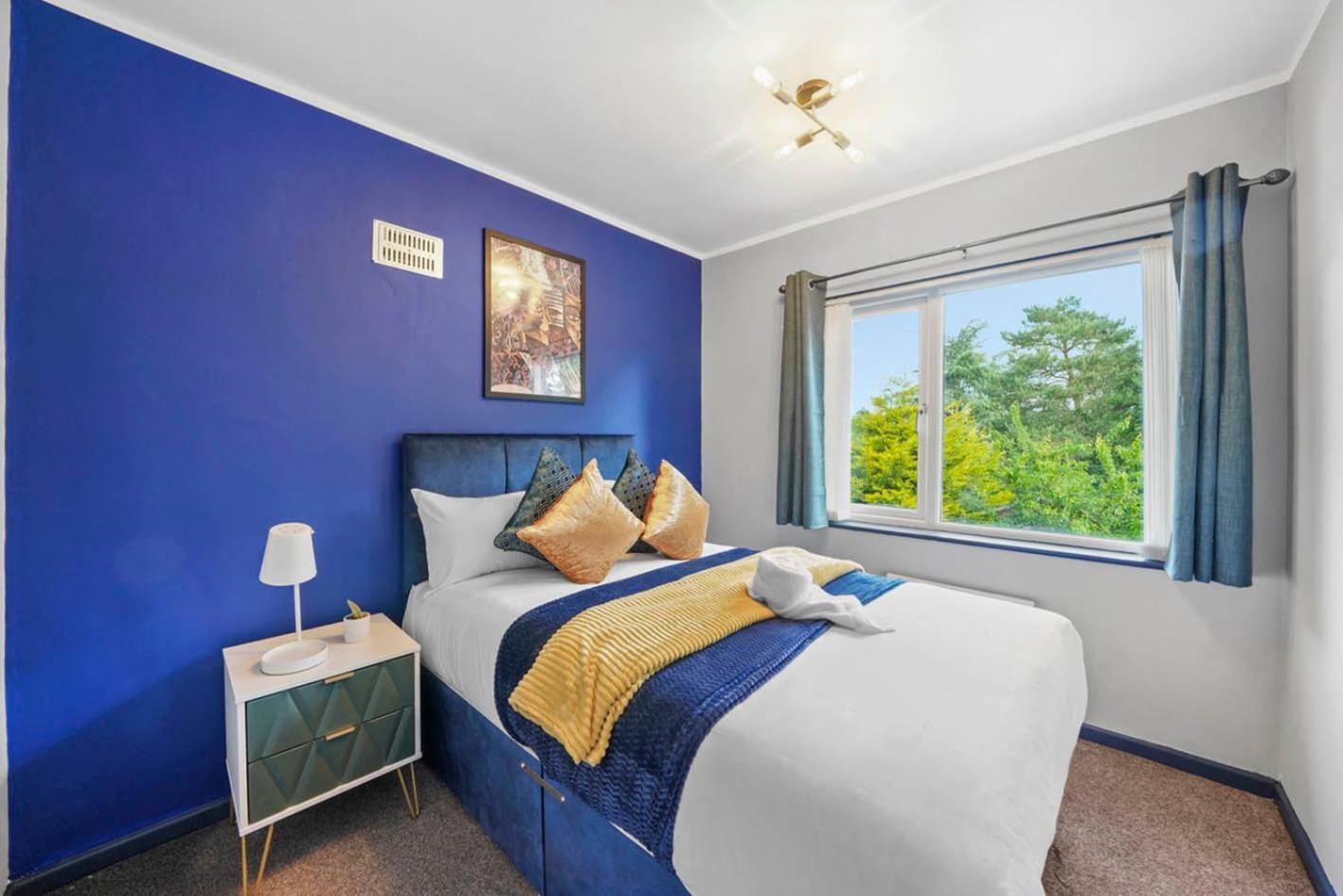 Spacious Luxury Garden House Free Parking Feriehus